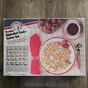 Vintage 1985 Alphabet Plastic Cut Out Cookie Cutter Set of 26 NIB